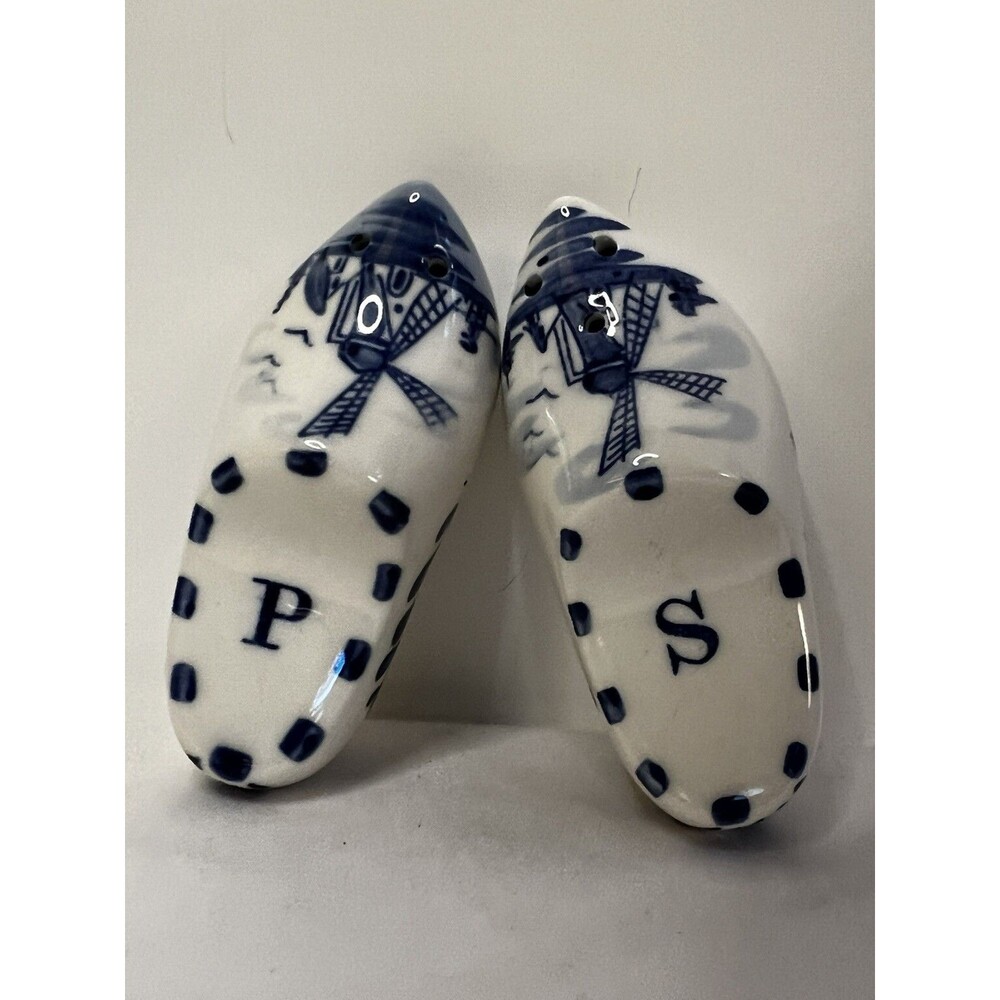 Vintage DELFT BLUE Dutch SHOES Salt & Pepper SHAKERS Hand Painted HOLLAND